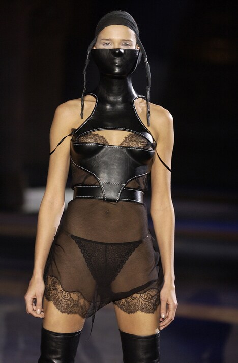 「The legacy of Alexander McQueen」 (Photo:Victor Boyko Getty Images) (c) BANGUMI / DERALF / ARTE G.E.I.E 2015