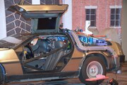「バック・トゥ・ザ・フューチャー」に登場する車型タイムマシン“デロリアン”のレプリカ。
