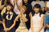 左から蒼波純、みさこ、久間田琳加。