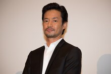 「at Home アットホーム」公開初日舞台挨拶に登壇した竹野内豊。