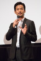 「at Home アットホーム」公開初日舞台挨拶に登壇した竹野内豊。