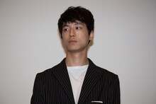 「at Home アットホーム」公開初日舞台挨拶に登壇した坂口健太郎。