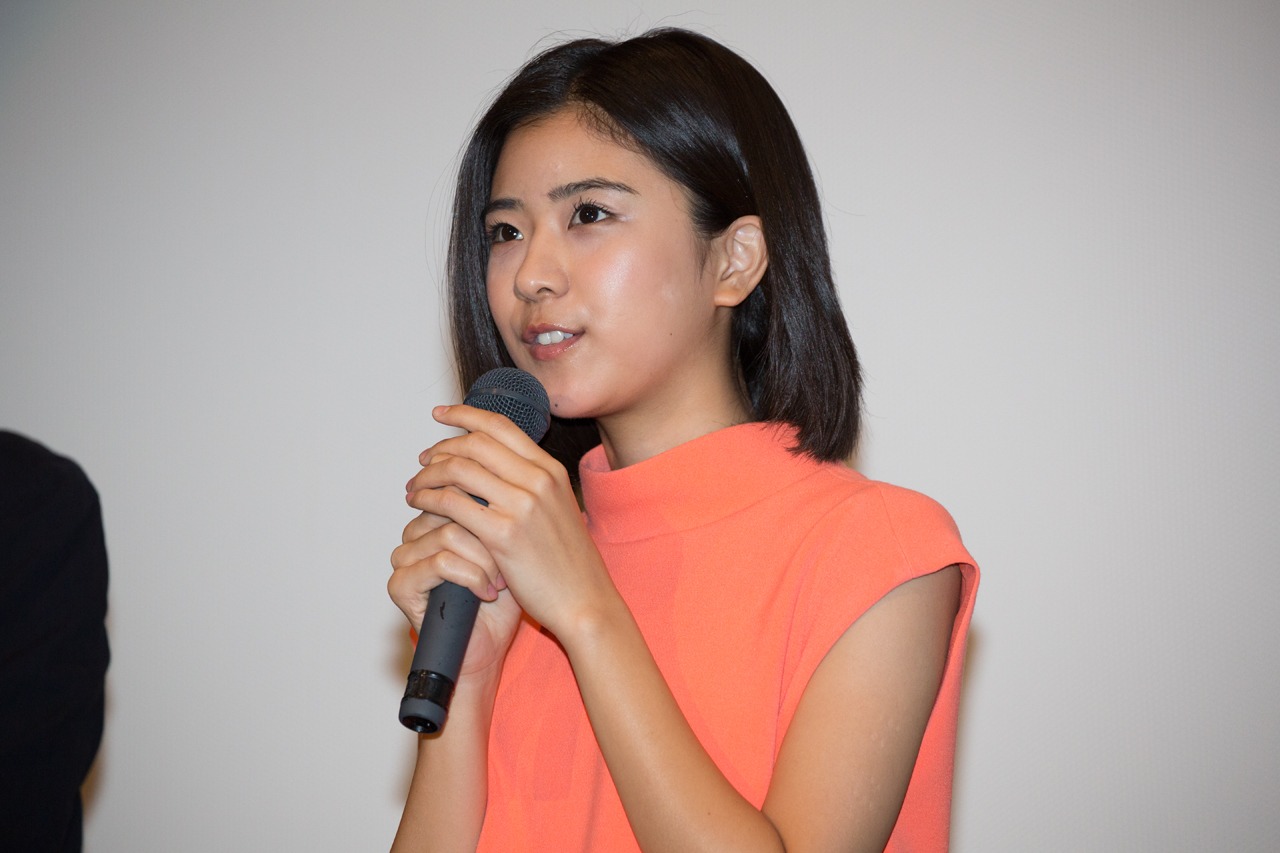 「at Home アットホーム」公開初日舞台挨拶に登壇した黒島結菜。