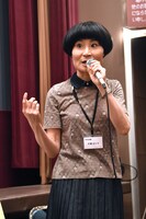 映画館への熱い思いを語る片桐はいり。