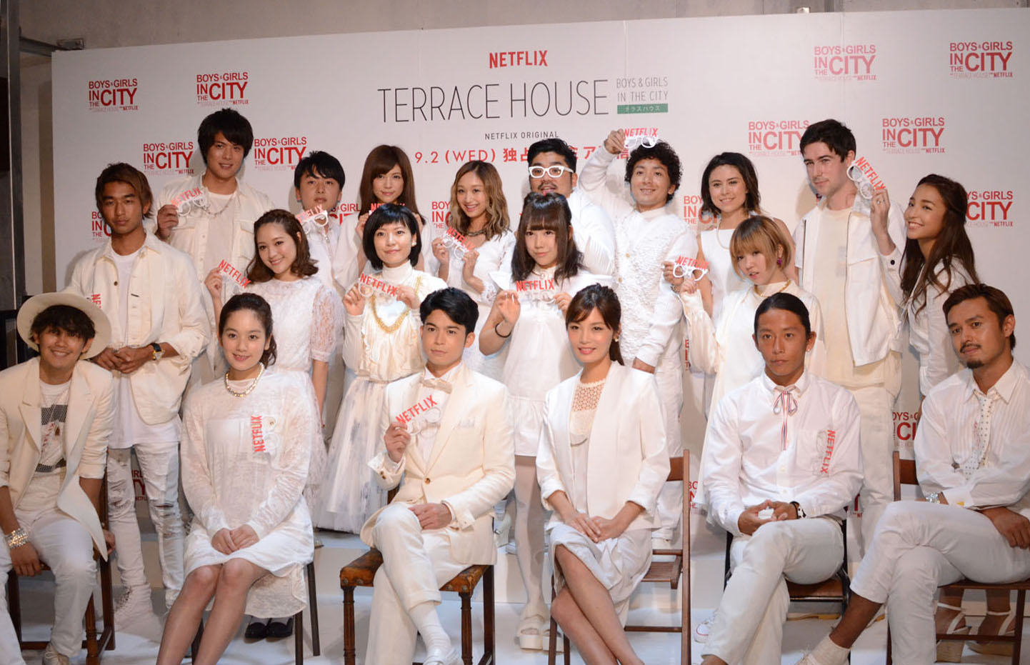 「TERRACE HOUSE BOYS & GIRLS IN THE CITY」第1話の先行上映イベントに集まった「テラスハウス」歴代メンバー。
