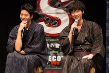 「S-最後の警官- 奪還 RECOVERY OF OUR FUTURE」公開直前イベントの様子。左から向井理、綾野剛。