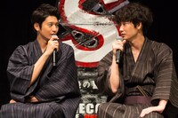「S-最後の警官- 奪還 RECOVERY OF OUR FUTURE」公開直前イベントの様子。左から向井理、綾野剛。