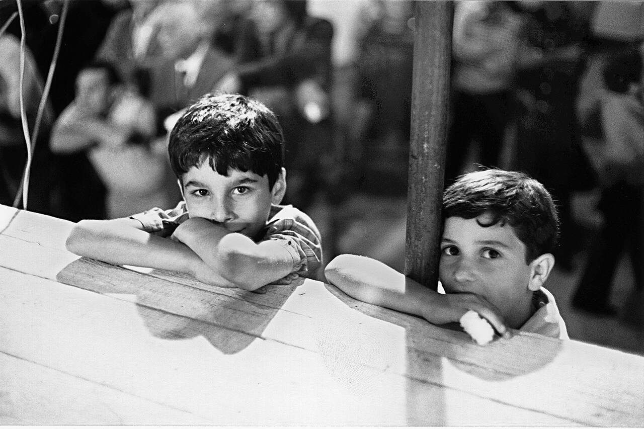 「ニュー・シネマ・パラダイス」の原風景捉えた展覧会、トルナトーレ撮影の写真並ぶ