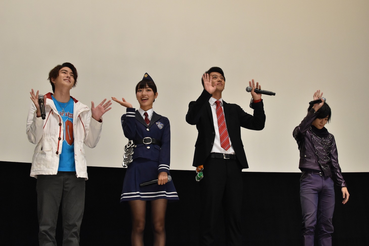 「仮面ライダードライブ」のキャストたち。