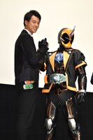 竹内涼真と仮面ライダーゴースト。