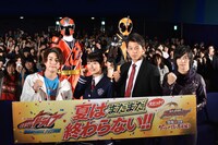 「劇場版 仮面ライダードライブ サプライズ・フューチャー」「手裏剣戦隊ニンニンジャー THE MOVIE 恐竜殿さまアッパレ忍法帖！」大ヒット御礼舞台挨拶の様子。