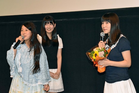 「知ってると思いますが舞音役の甘南備由香でーす」とマイクパフォーマンスで場を和ませる甘南備由香。