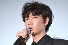 蘇我伊織役の綾野剛。