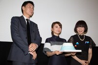 左から大倉孝二、大島優子、タナダユキ。