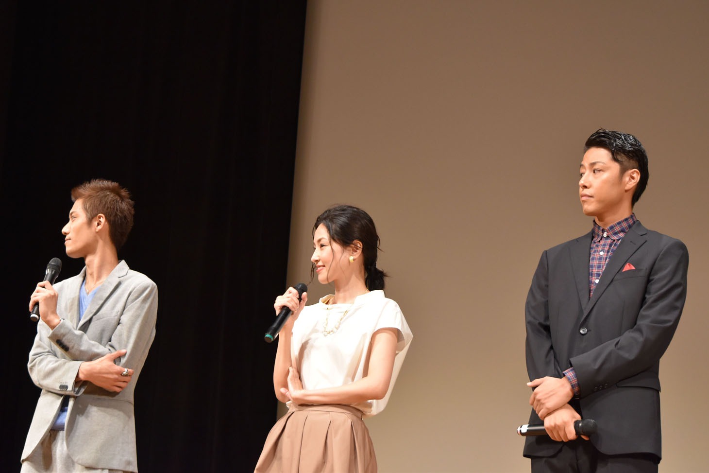 左から林剛史、木下あゆ美、さいねい龍二。