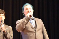 ニコニコ生放送の視聴者から「ボスの名乗りが聞きたい」とリクエストを受けて喜ぶ稲田徹。