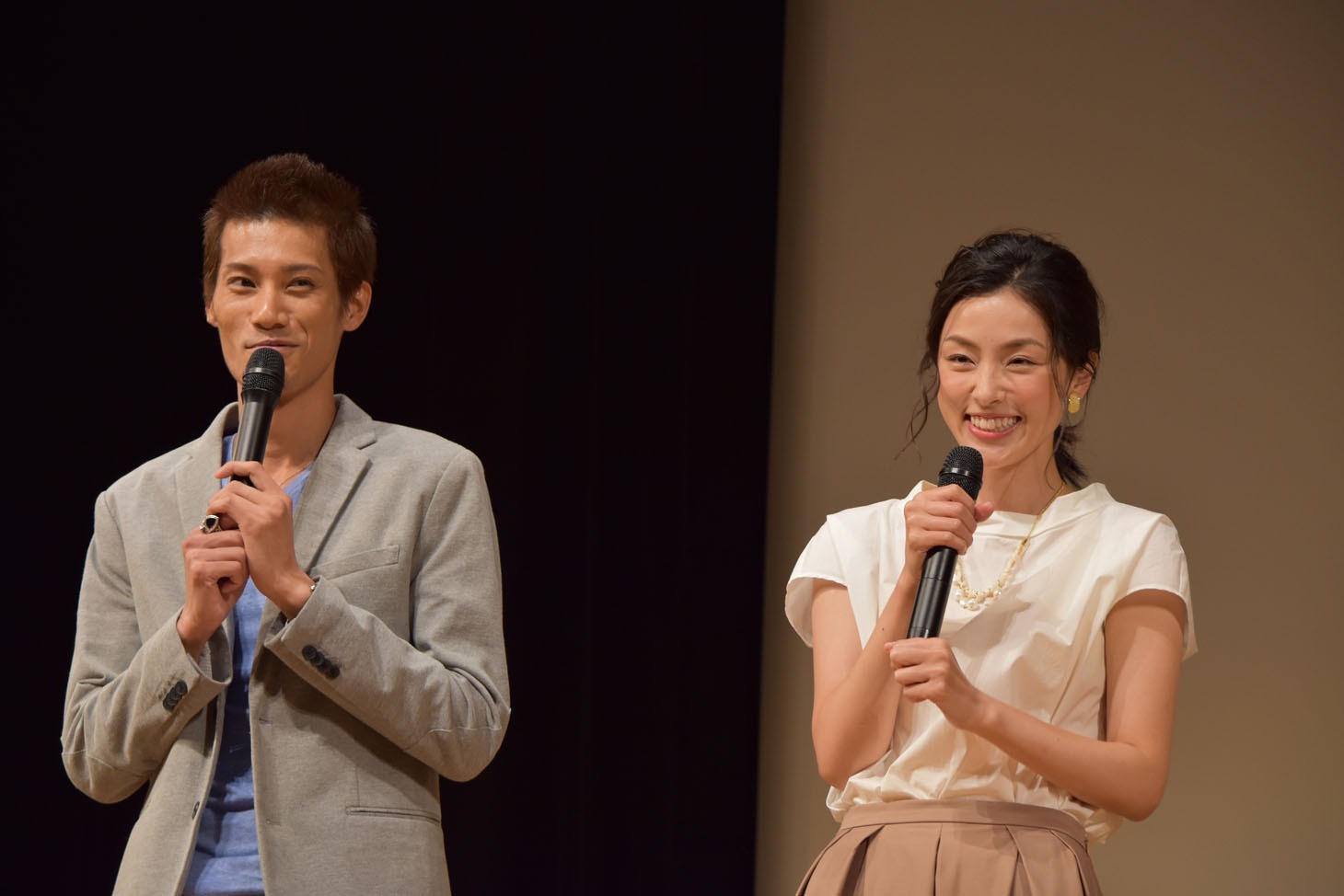 左から林剛史、木下あゆ美。