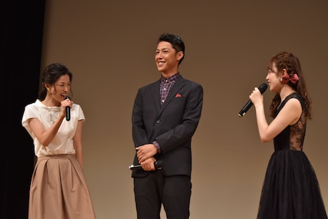 左から木下あゆ美、さいねい龍二、菊地美香。