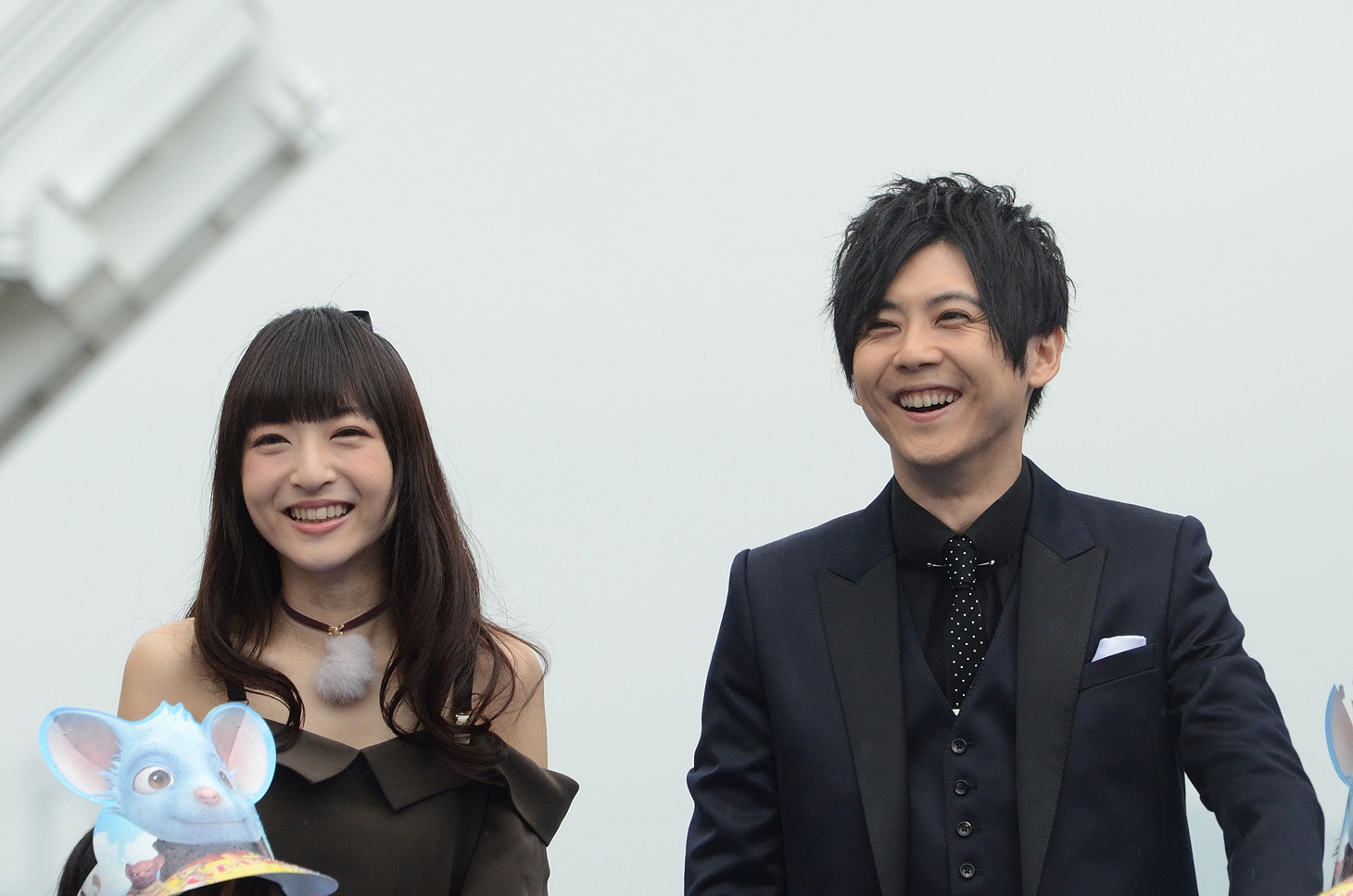 「GAMBA ガンバと仲間たち」完成披露スペシャルイベントの様子。左から神田沙也加、梶裕貴。