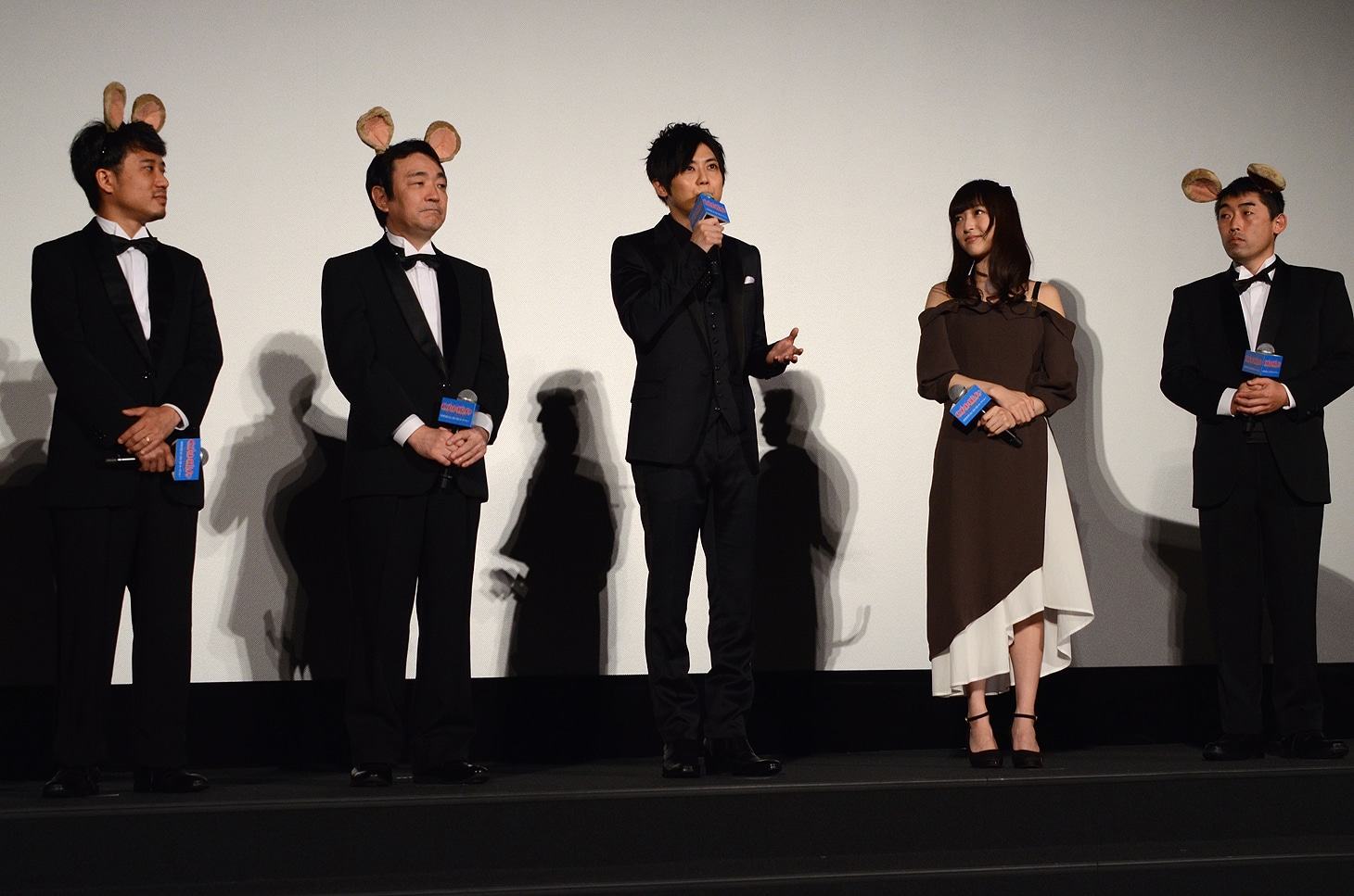 「GAMBA ガンバと仲間たち」完成披露舞台挨拶の様子。左から小森啓裕、小川洋一、梶裕貴、神田沙也加、河村友宏。