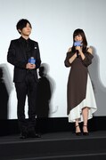 「GAMBA ガンバと仲間たち」完成披露舞台挨拶の様子。左から梶裕貴、神田沙也加。
