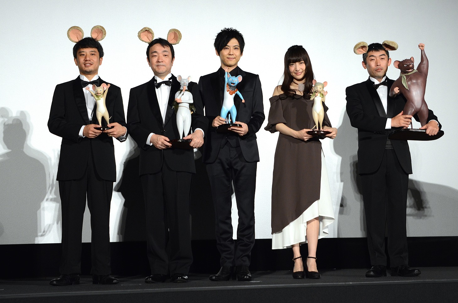 「GAMBA ガンバと仲間たち」完成披露舞台挨拶の様子。左から小森啓裕、小川洋一、梶裕貴、神田沙也加、河村友宏。