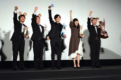 「GAMBA ガンバと仲間たち」完成披露舞台挨拶の様子。左から小森啓裕、小川洋一、梶裕貴、神田沙也加、河村友宏。