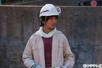 「あの日見た花の名前を僕達はまだ知らない。」より、じんたんが働く工事現場の作業員役の上地雄輔。(c)フジテレビ