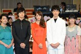 「ヒロイン失格」ジャパンプレミア試写会の様子。左から我妻三輪子、山崎賢人、桐谷美玲、坂口健太郎、福田彩乃。