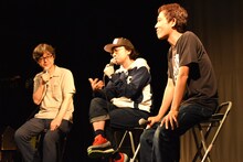 「バンコクナイツ」のクランクイン直前イベントの様子。左から樋口泰人、菊地成孔、富田克也。