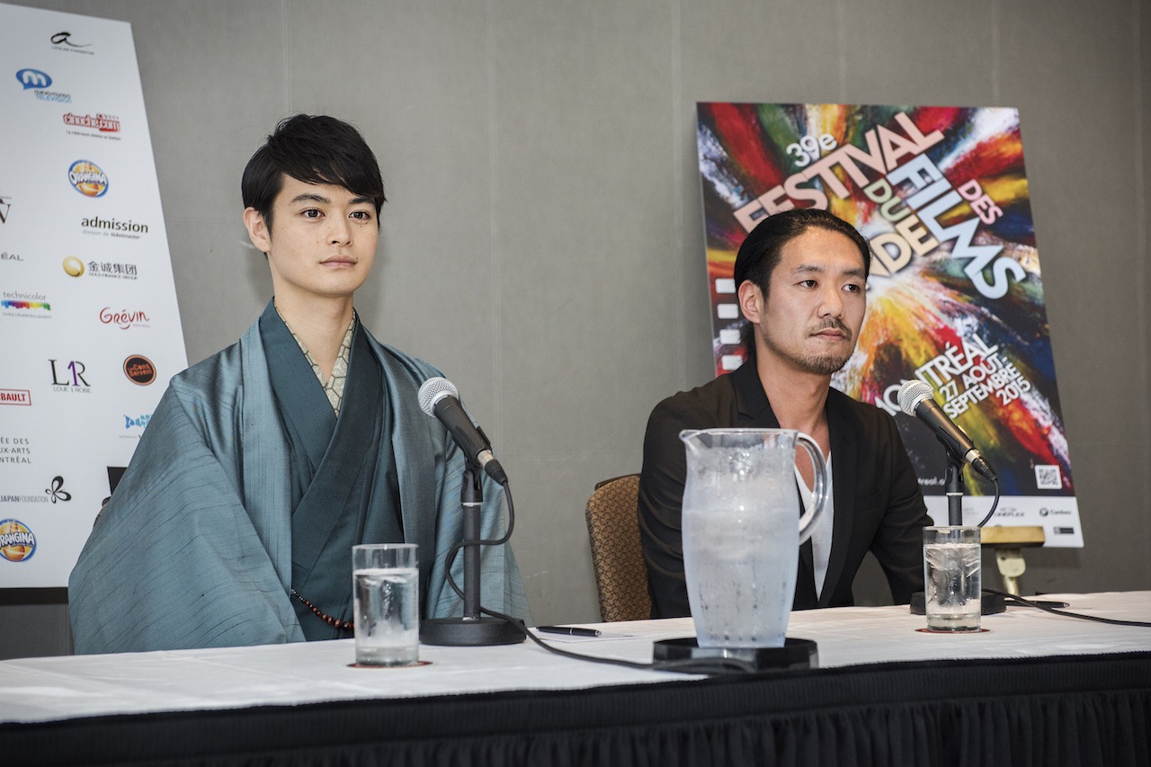「合葬」第39回モントリオール世界映画祭記者会見の様子。左から瀬戸康史、監督の小林達夫。