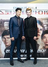 「メイズ・ランナー2：砂漠の迷宮」韓国プレミアの様子。左からキー・ホン・リー、トーマス・ブロディ・サングスター。
