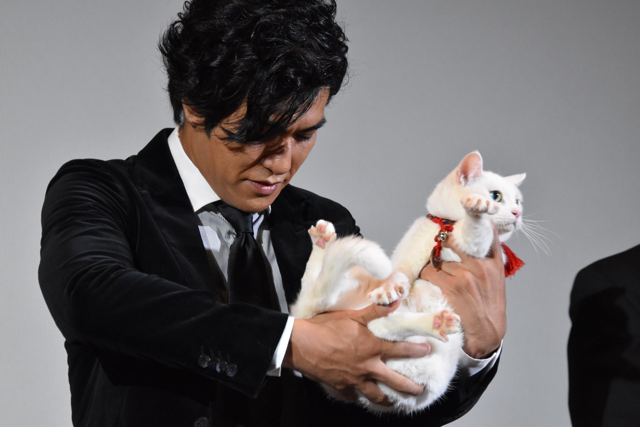 北村一輝に抱かれるあなご。