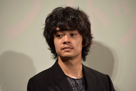 劇中で女装に挑戦した池松壮亮。