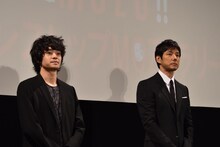 左から池松壮亮、西島秀俊。