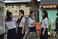 左から大関れいか、真山朔、井上苑子、三浦透子。