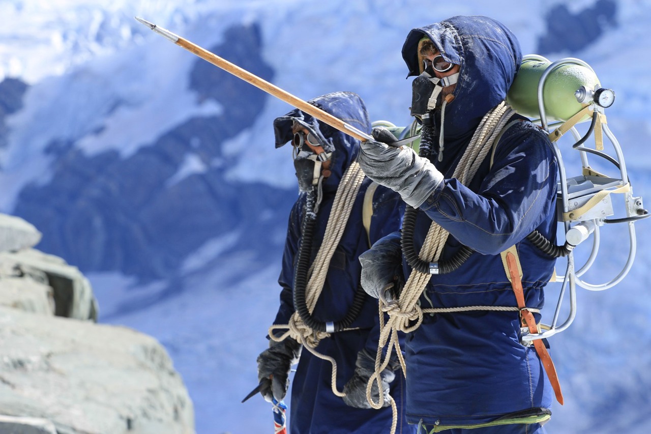 「ビヨンド・ザ・エッジ  歴史を変えたエベレスト初登頂」 (c)2013 GFC(EVEREST) LTD. ALL RIGHTS RESERVED.