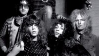 「Looking for Johnny ジョニー・サンダースの軌跡」より、ニューヨーク・ドールズ。(c)2014 Chip Baker Films / Jungle Records All Rights Reserved.