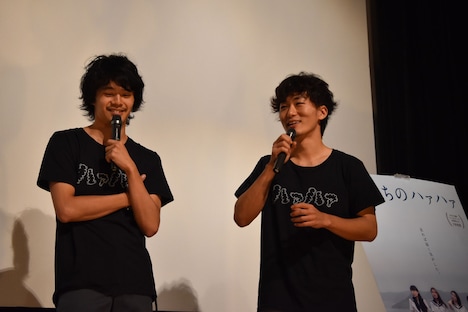 「現場では話さないからね」という松居大悟(右)と、「普段も話さないよ」と返す池松壮亮(左)。