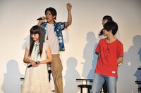 実写ドラマ「あの日見た花の名前を僕達はまだ知らない。」完成披露試写会の様子。