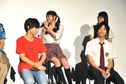 実写ドラマ「あの日見た花の名前を僕達はまだ知らない。」完成披露試写会の様子。