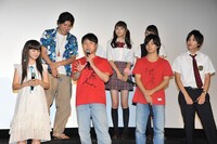 実写ドラマ「あの日見た花の名前を僕達はまだ知らない。」完成披露試写会の様子。