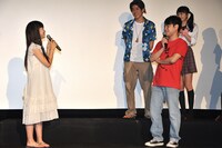 実写ドラマ「あの日見た花の名前を僕達はまだ知らない。」完成披露試写会の様子。