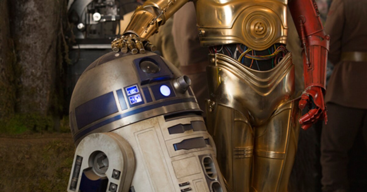 スター・ウォーズ／フォースの覚醒」より、左からR2-D2、C-3PO 