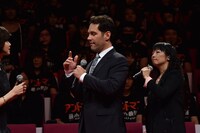 「ラーメン、寿司……」と日本で食べたものを思い出そうとするポール・ラッド。