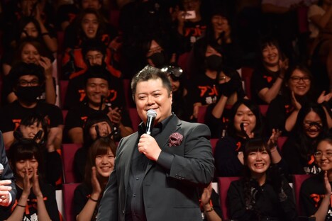 本家「ヒーハー!」を披露するブラマヨ小杉。