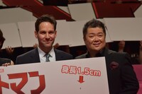 左からポール・ラッド、小杉竜一。