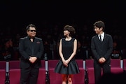 左からブラマヨ小杉、内田有紀、溝端淳平。