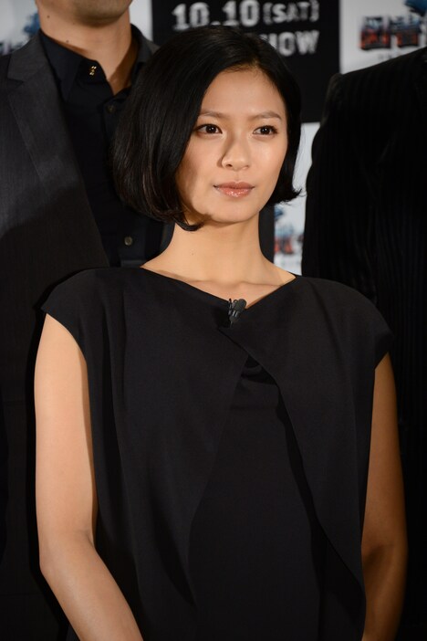 笠原郁役の榮倉奈々。