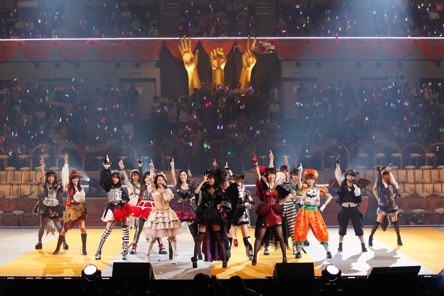 「AKB48グループ じゃんけん大会 2015」パフォーマンスの様子。(c)AKS